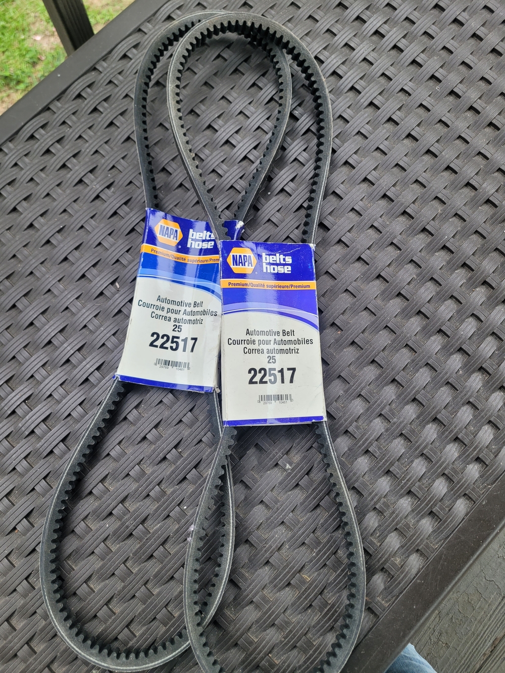 NAPA Automotive V-Belt 22517 - Black